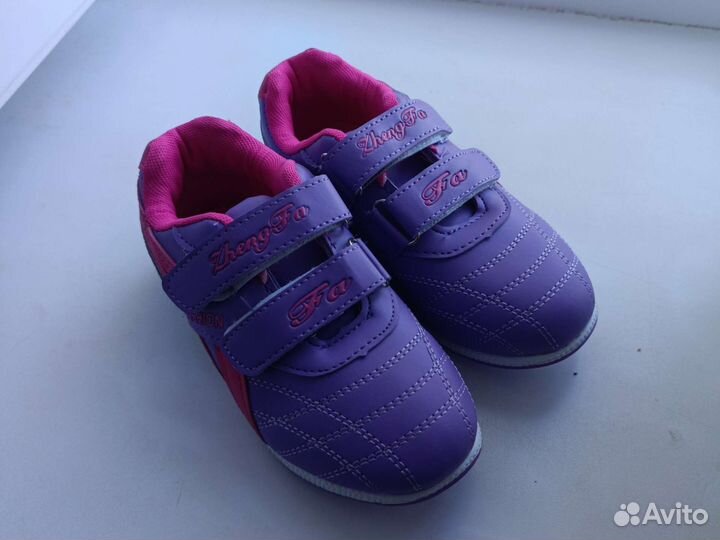 Детские кроссовки