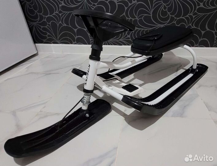 Детский снегокат новый