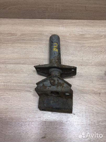 Кронштейн усилителя заднего бампера BMW E36