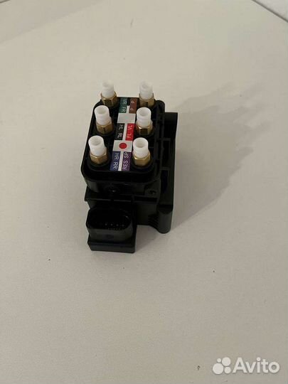 Блок клапанов пневмоподвески audi A6 C5 allroad A8