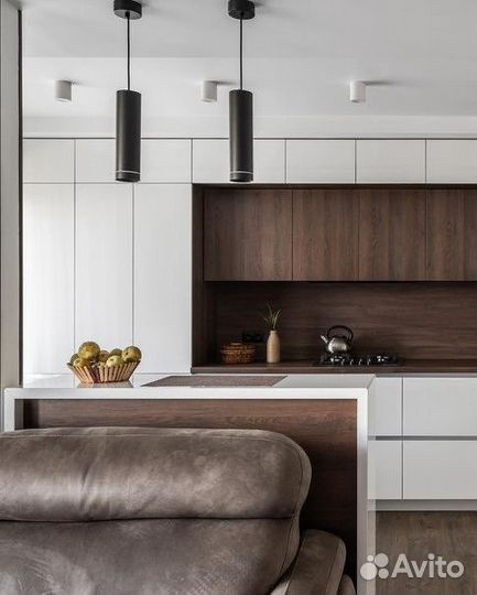 Кухня белая с деревом