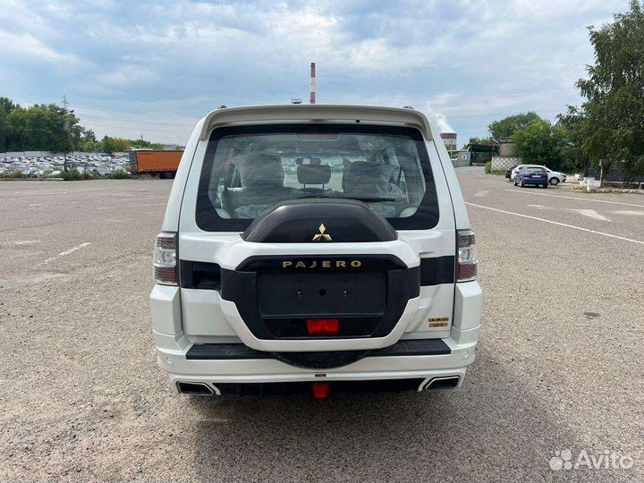 Накладка заднего бампера, Mitsubishi Padjero 4