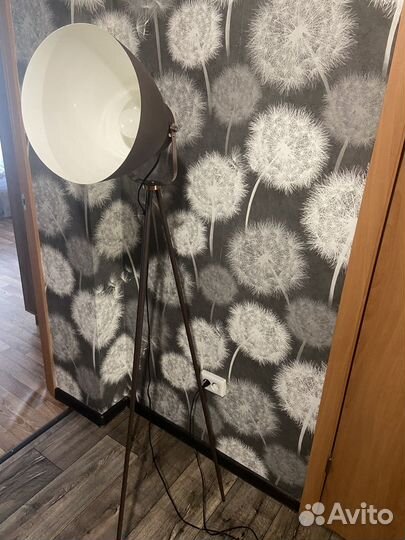 Торшер тренога