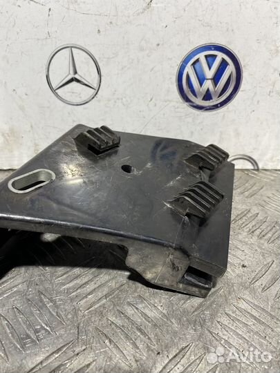 Кронштейн бампера задний правый Audi A8 D2