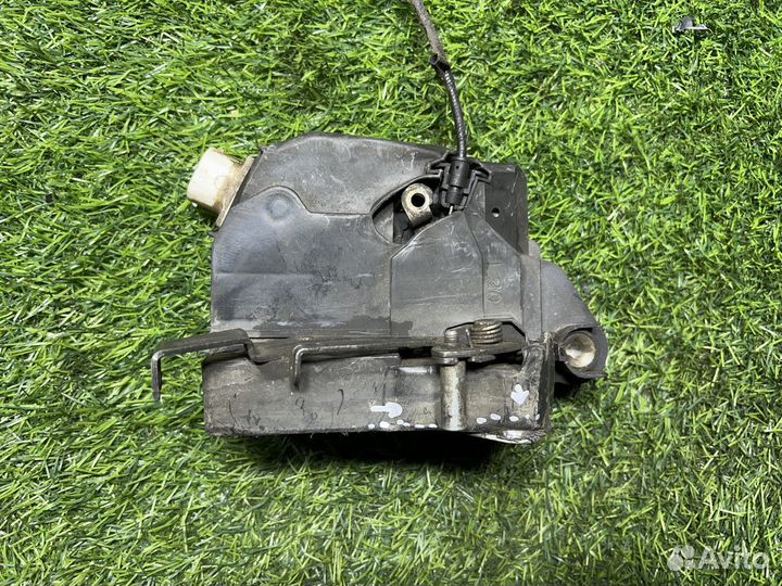 Замок двери на Land Rover Range Rover