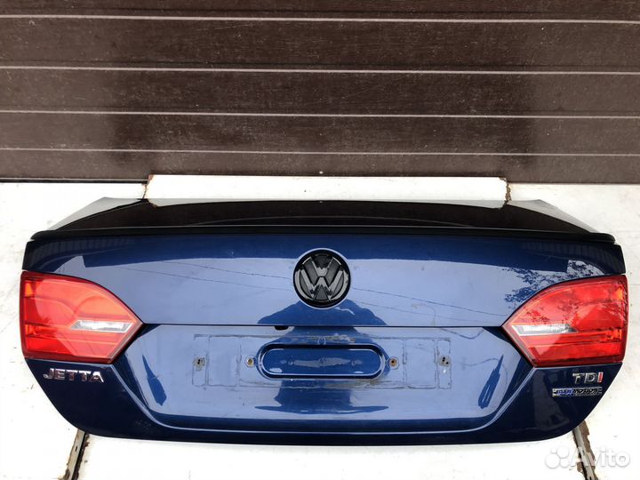 Фонарь крышки багажника левый Фольксваген Джетта 6