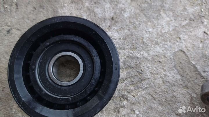 Натяжной ролик мерседес 646