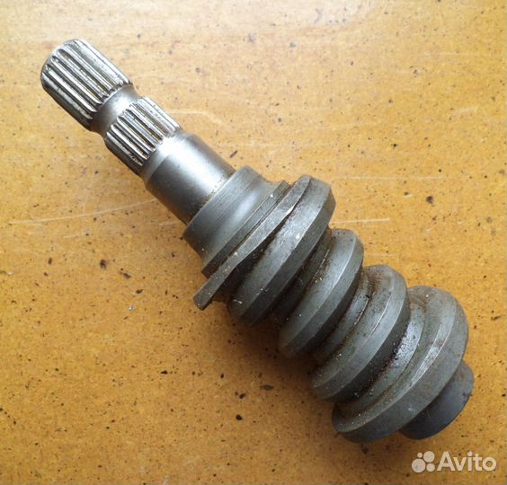 Червяк рулевой колонки с валом на ваз 2101-2107