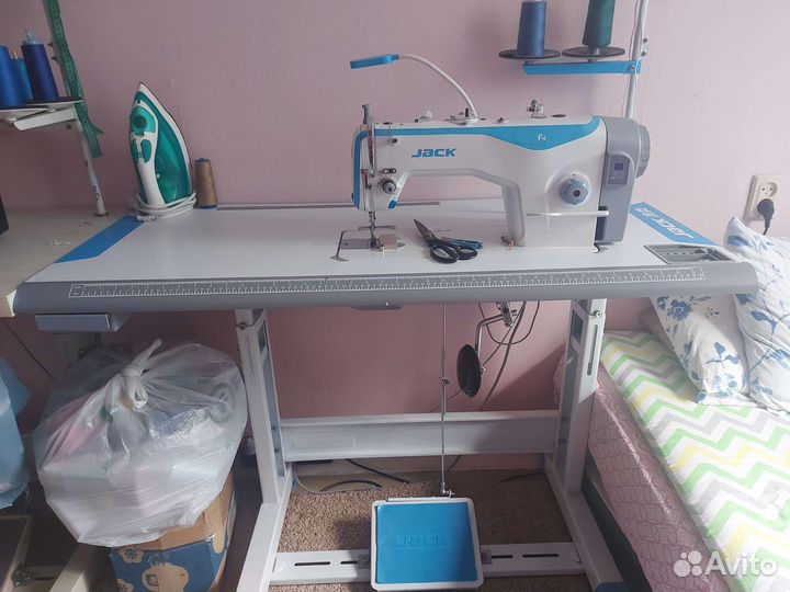 Промышленная швейная машинка jackF4