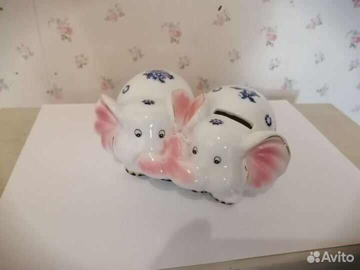 Фигурка слонов - копилка. Керамика