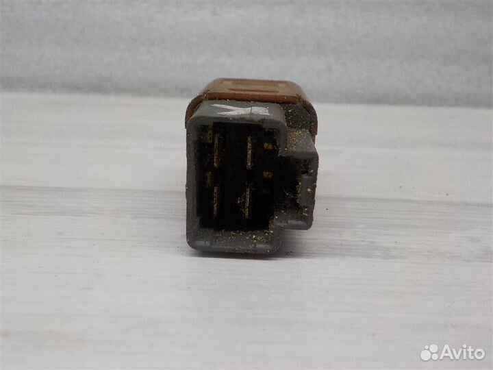 Датчик включения стопсигнала Nissan Qashqai (J10)