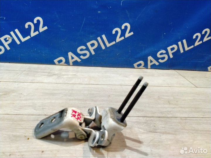 Петля двери задняя правая Toyota Mark Ii GX-110