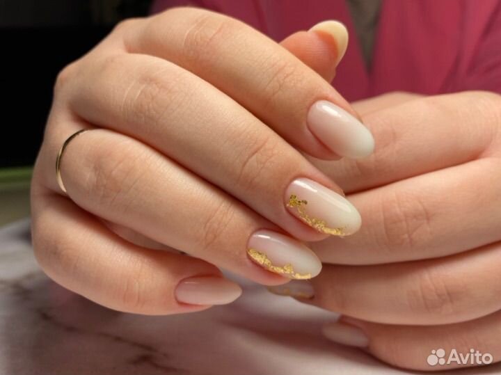 Модель на маникюр