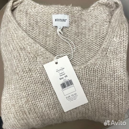 Свитер женский