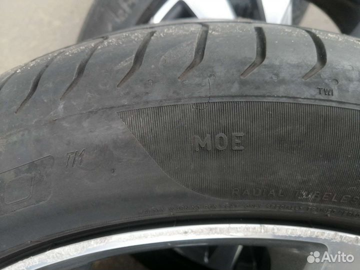 Pirelli P Zero PZ4 275/35 R19