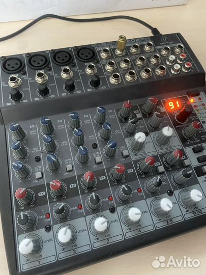 Микшерный пульт Behringer Xenyx 1202fx