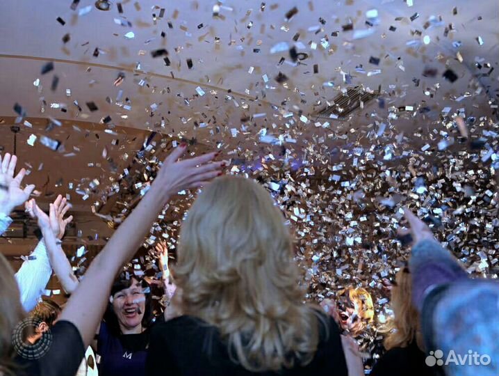 Тяжелый дым, холодные фонтаны, конфети