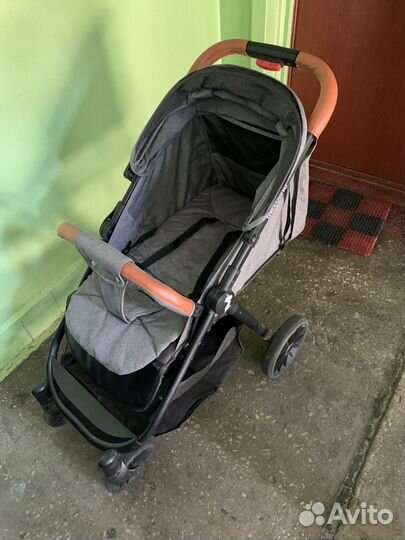 Детская прогулочная коляска