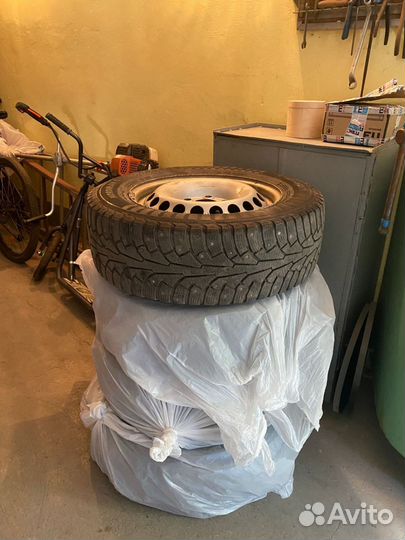 Nokian Tyres Hakka H 215/65 R16