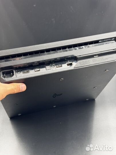 Sony ps4 pro 1tb + 2 джойстика