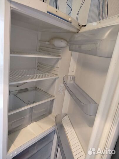 Холодильник бу Indesit B160
