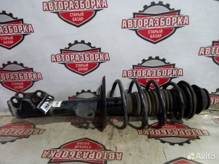 Стойка передняя правая Toyota Aqua NHP10 1nzfxe