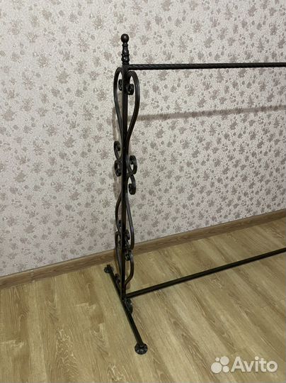 Вешалка кованая