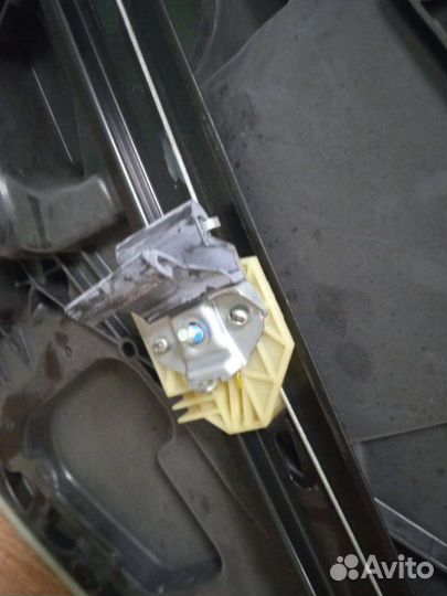 Стеклоподъемник задний правый Mercedes Gls-Class