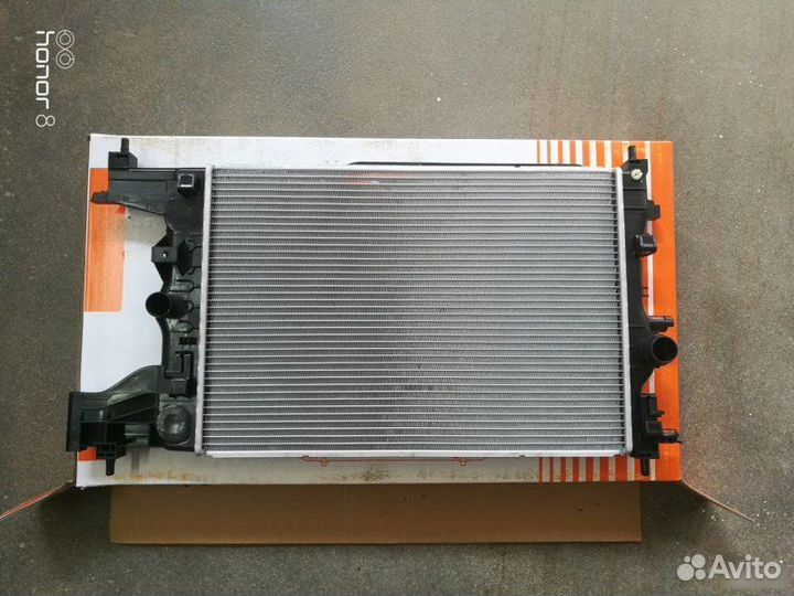 Радиатор охлаждения Opel Astra J 2009