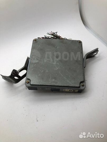 Блок управления двс Toyota 8966121230