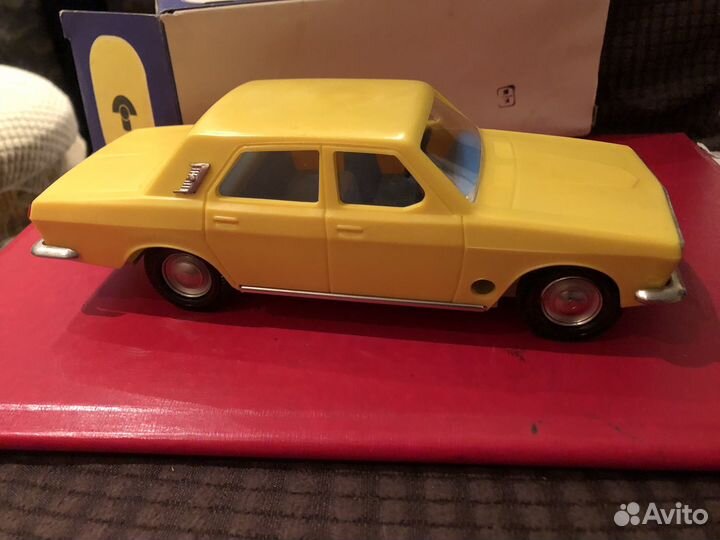 Игрушка Волга газ-24-10 заводная. СССР