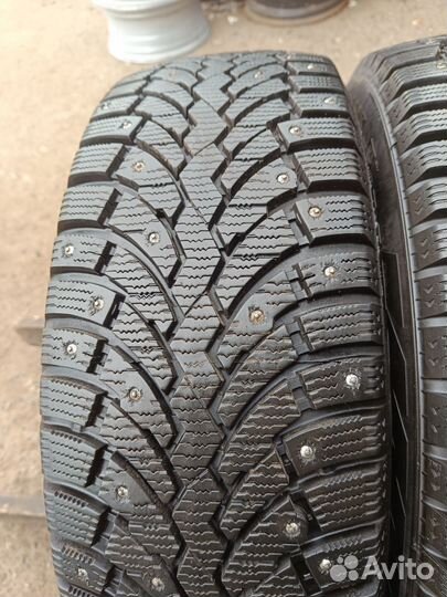 Pirelli Formula Ice 215/60 R17