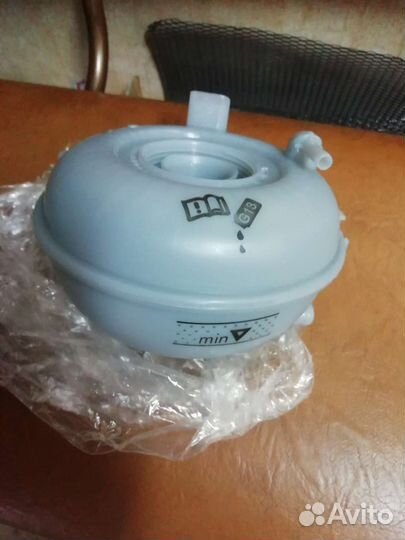 Расширительный бачок новый пассат B8