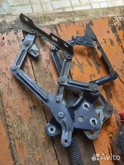 Петли капота вольво 940 94г