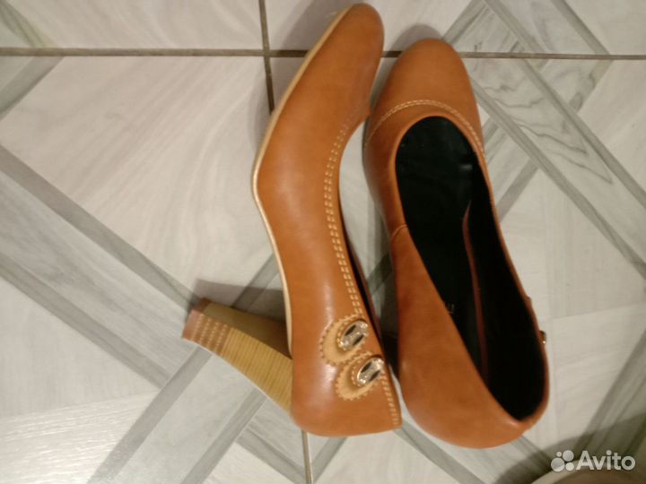Туфли новые,40 но на 39
