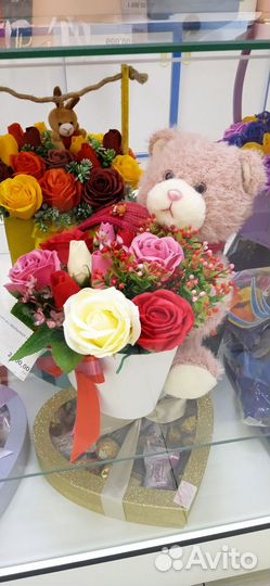 Букет роз + мишка