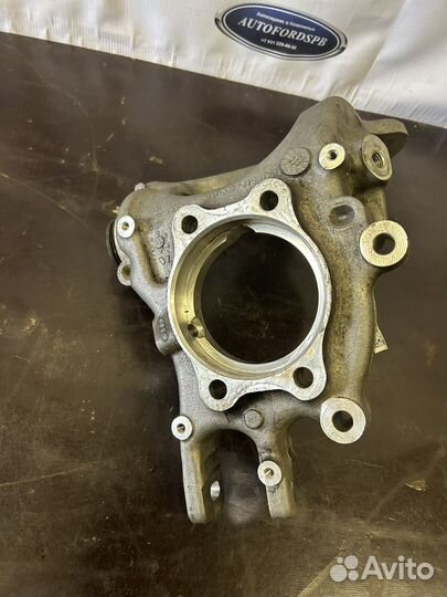 Кулак задний левый Audi 8K0505435AA