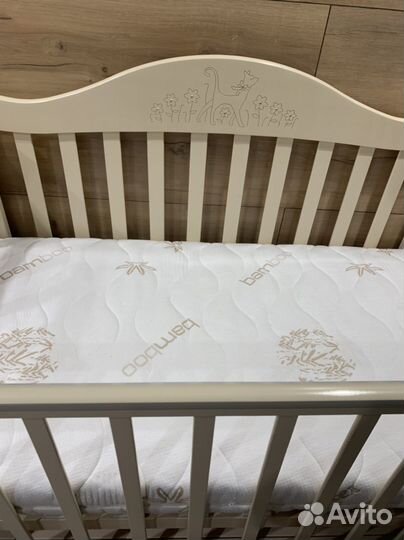 Детская кроватка с маятником гандылян