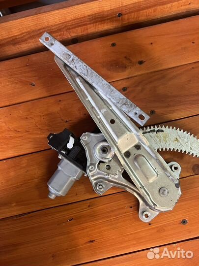 Стеклоподъемник задней левой двери Juke