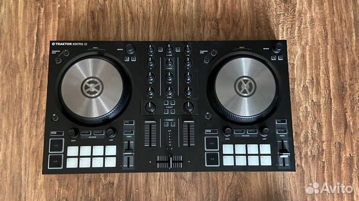 DJ-Контроллер Traktor kontrol S2 MK3
