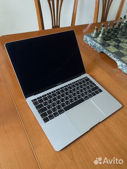 Apple MacBook air 13 2018 Retina(в идеале)