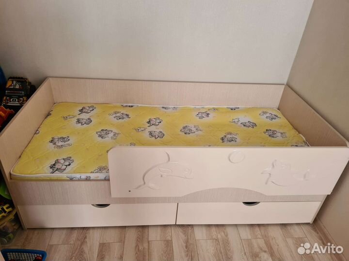 Детская кровать (2 бельевых ящика+матрас)