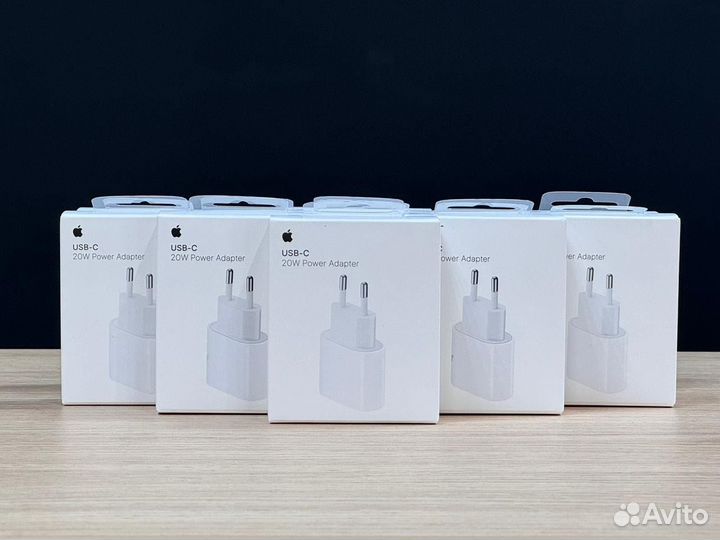 Зарядное устройство USB-C (20W). Новые. (Оригинал)