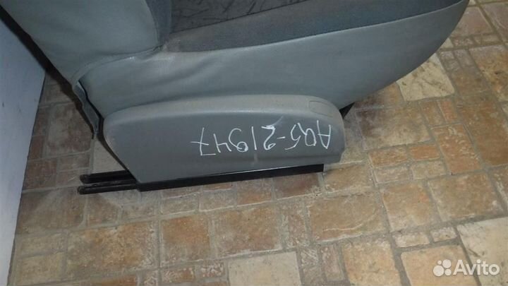 Сиденье переднее правое Renault Logan I 2005-2014