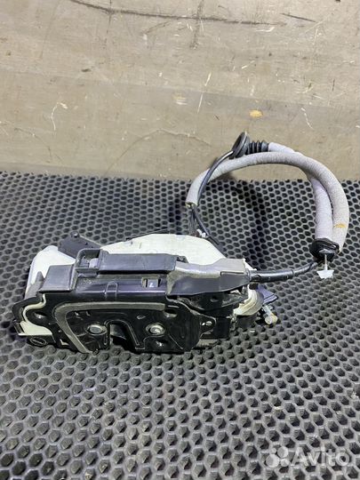 Замок двери передний правый Volkswagen Polo 5