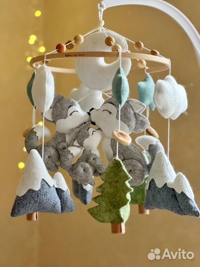 Музыкальный мобиль в кроватку для мальчика/девочки