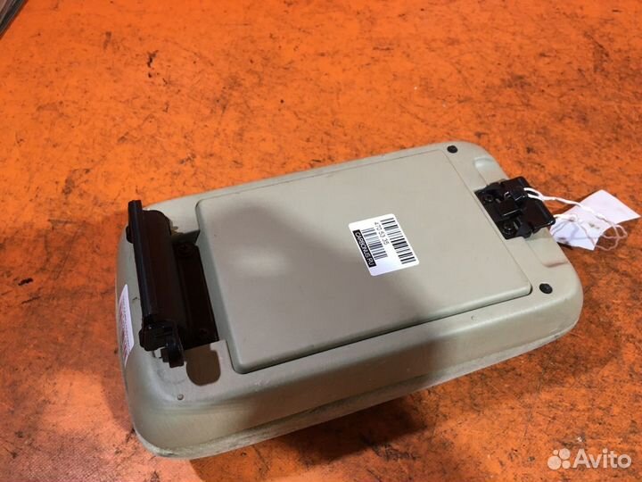 Подлокотник на Toyota Corolla Runx NZE124