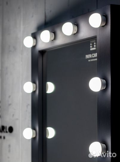 Гримерное зеркало с лампочками