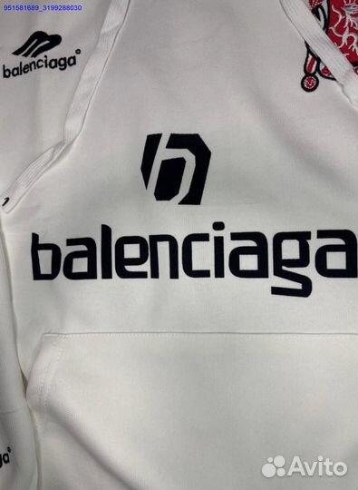 Баланс стиля: худи Balenciaga