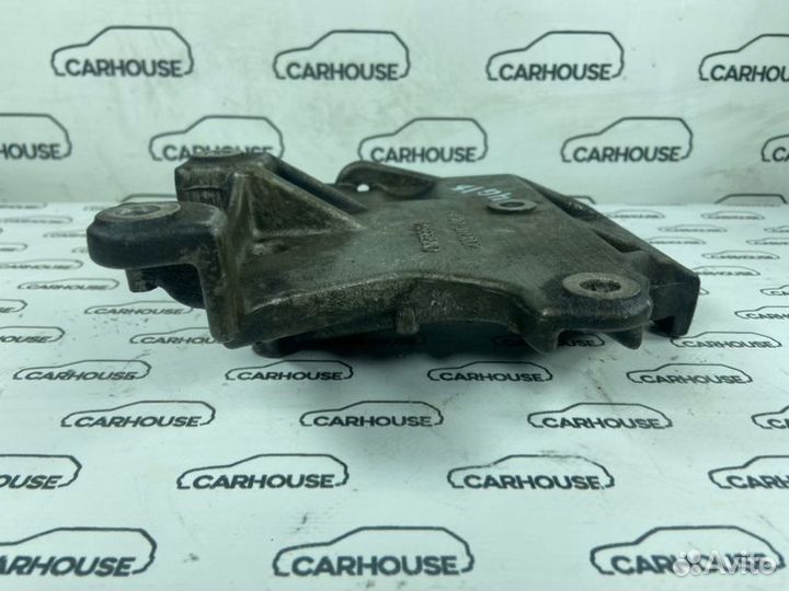 Кронштейн Mitsubishi Lancer 1.6 4G18